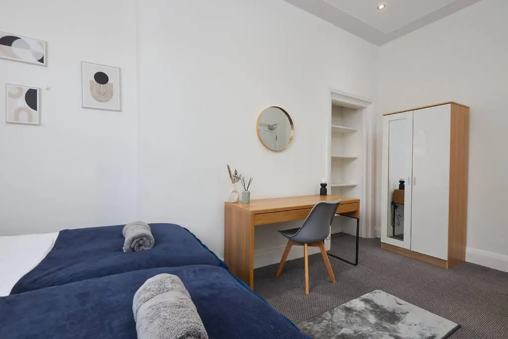 Sleeps 5 - City Work & Family Stays - Free Wifi リーズ アパート